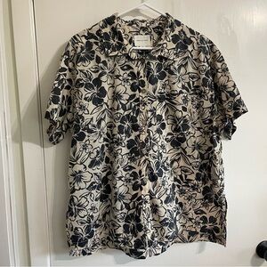American Eagle Outfitters Women’s Black and Tan Floral Button Down Shirt Size L